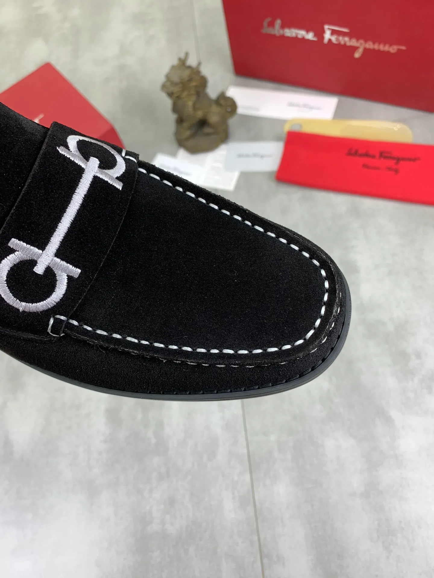 Men's Men's Shoes 💰P460💰[New Style] Water-dyed Niuli 🆘[Salvatore Ferragamo] Ferragamo's latest casual business leather shoes for men! Available at counters simultaneously! The fabric is made of specially imported original calfskin, the lining is made of imported water-dyed cowhide, and the original combination outsole is absolutely luxurious and leads the fashion trend. Matching code: 38-45; 5️⃣ colors available